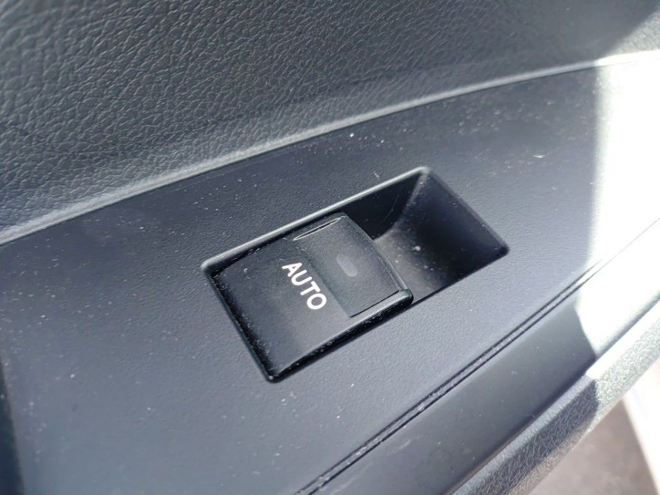 2017 Toyota カローラ アクシオ auction photo 13