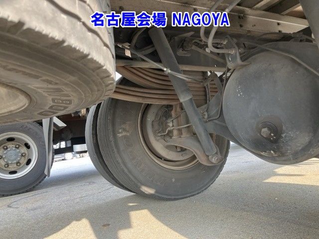 2015 Hino wing auction photo 9