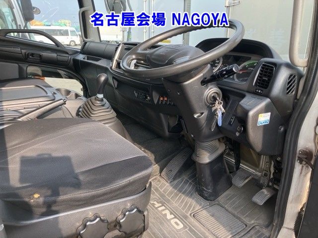 2015 Hino wing auction photo 4