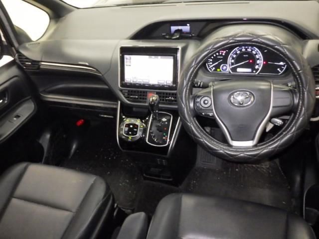 2015 Toyota Esquire Gi auction photo 3
