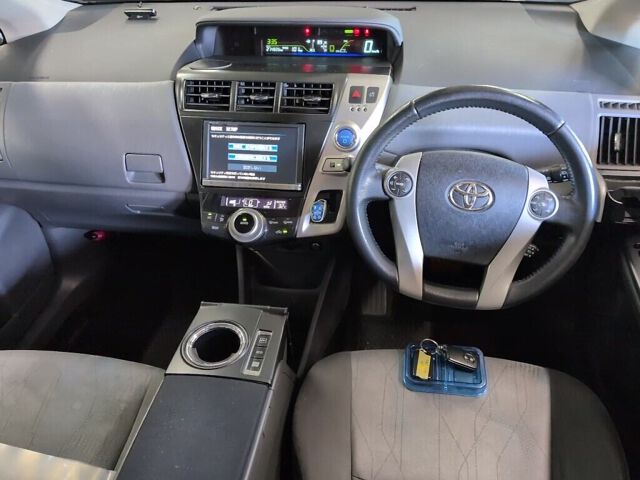 2013 Toyota Prius Alpha G auction photo 3