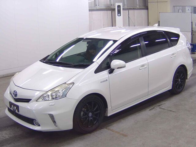 2013 Toyota Prius Alpha G auction photo 4