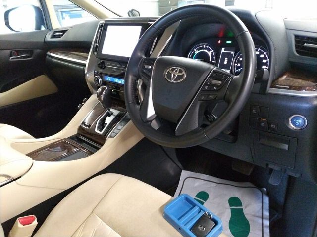2022 Toyota Alphard X 4WD auction photo 3