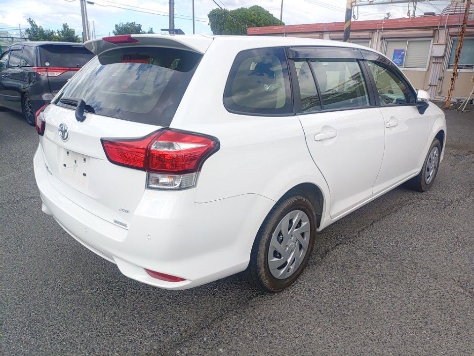2021 Toyota Corolla Fielder auction photo 2