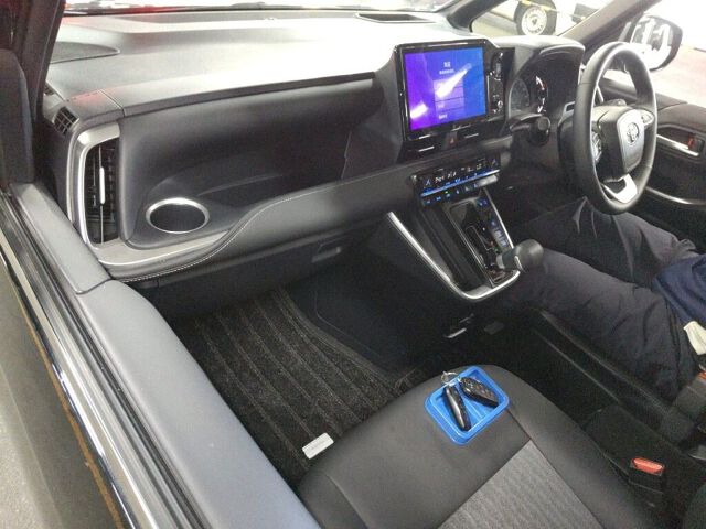 2026 Toyota Noah S-Z auction photo 3