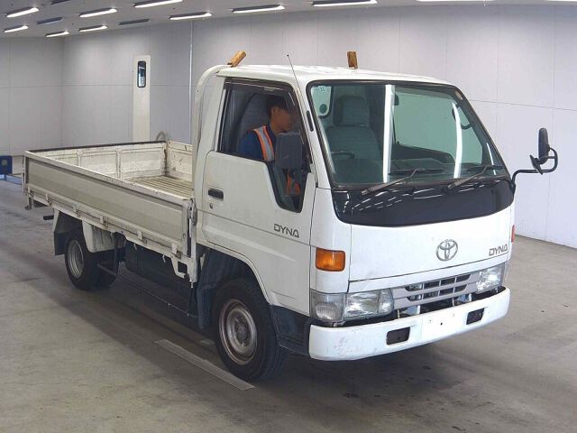 2001 Toyota Dyna Japan auction vehicle