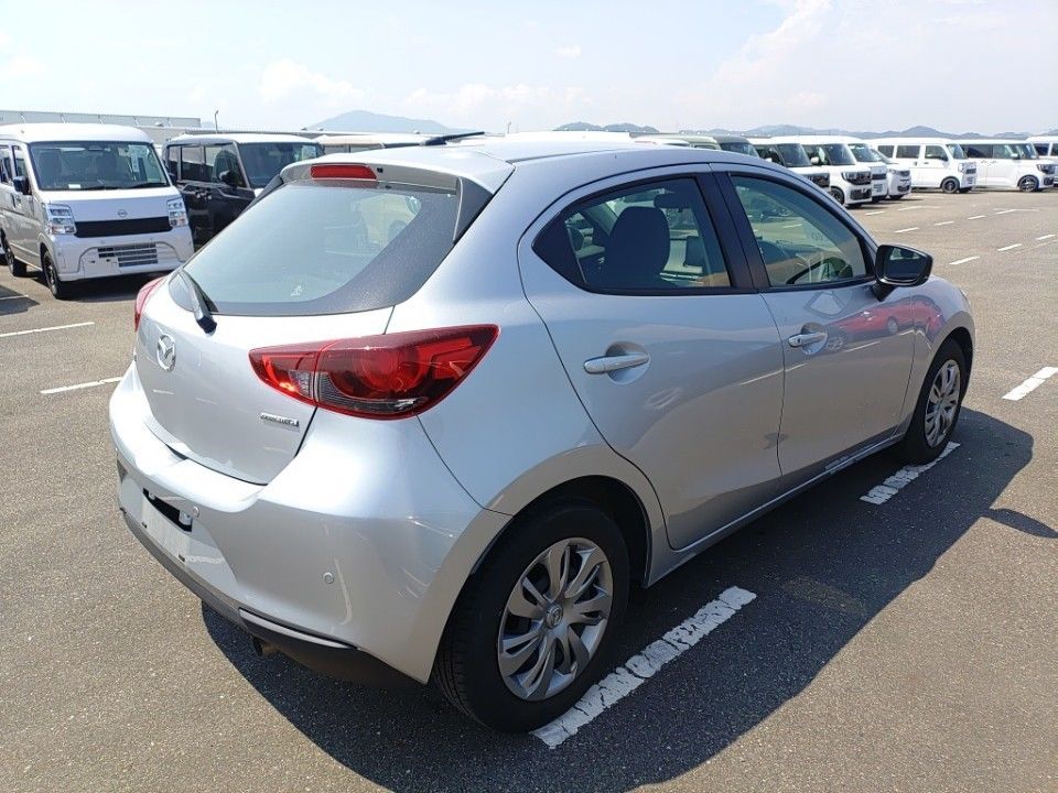 2022 Mazda Mazda2 auction photo 2