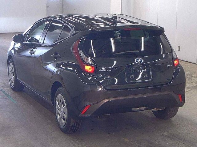 2024 Toyota Aqua G auction photo 2
