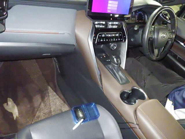 2023 Toyota Harrier Z Leather Package auction photo 3