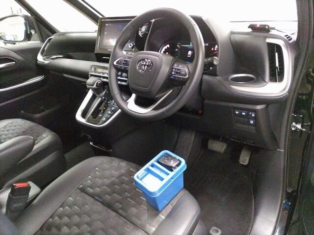 2025 Toyota Voxy S-Z 4WD auction photo 3