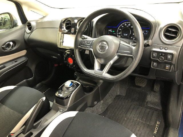 2017 Nissan Note e-POWER X auction photo 6