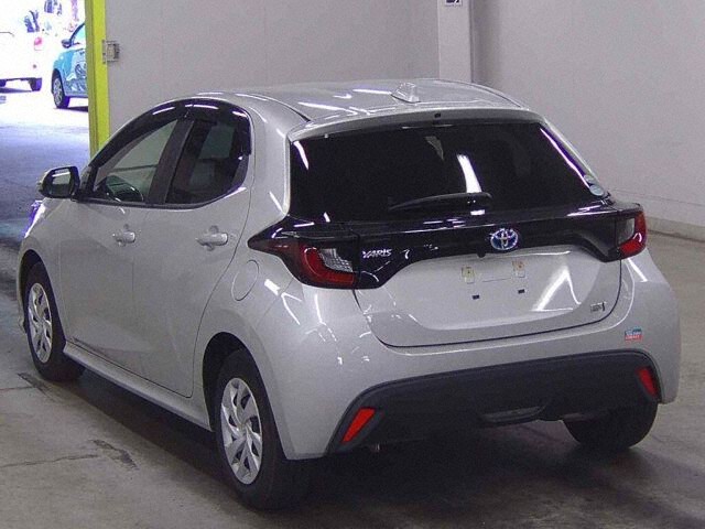 2020 Toyota Yaris Hybrid X auction photo 2