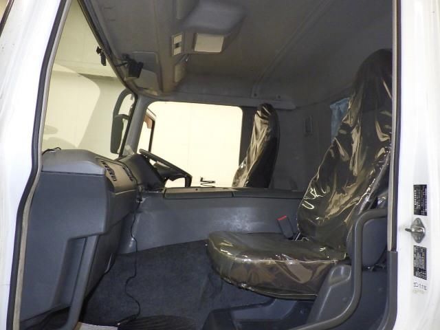 2013 Mitsubishi Fuso tractor auction photo 8