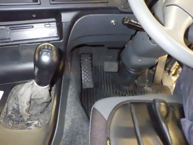 2013 Mitsubishi Fuso tractor auction photo 7