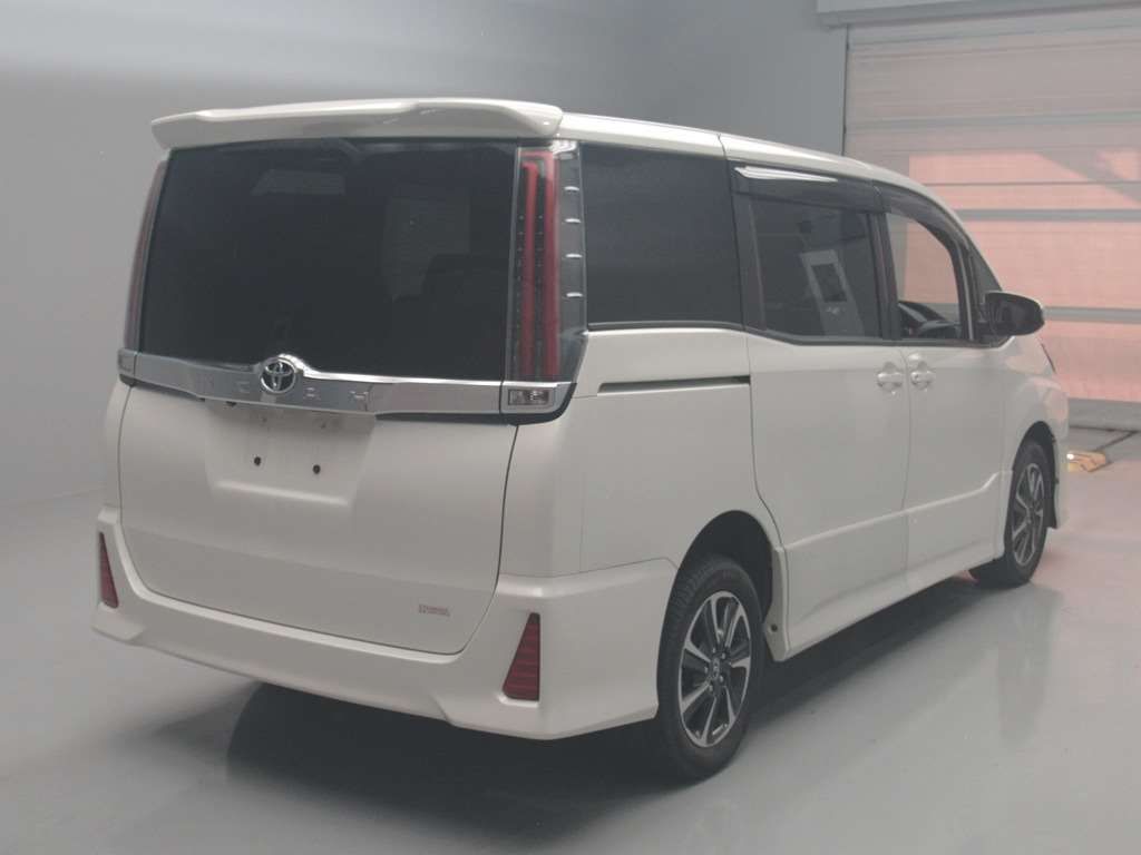 2017 Toyota Noah Si 4WD auction photo 2