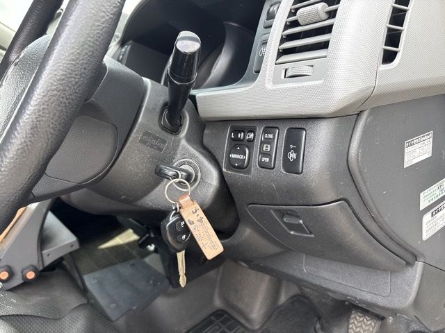 2009 Toyota Hiace 4WDキュウキュウシャ auction photo 6