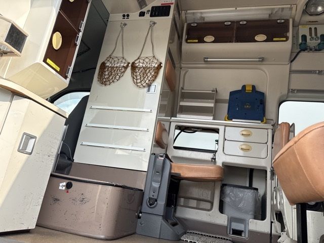 2009 Toyota Hiace 4WDキュウキュウシャ auction photo 10