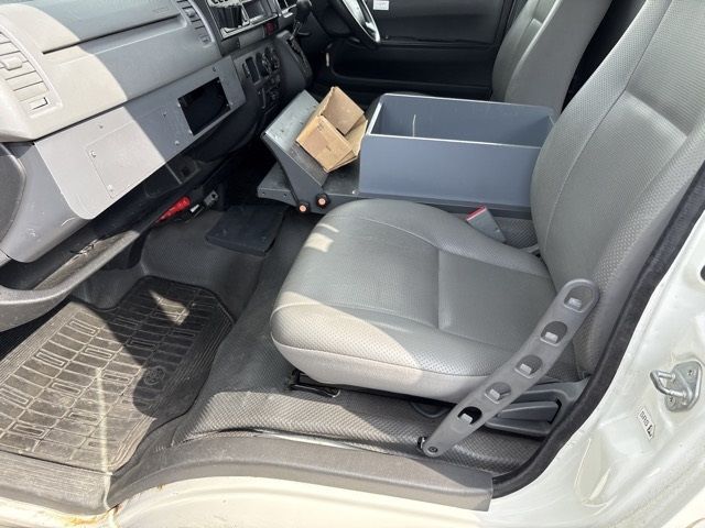 2009 Toyota Hiace 4WDキュウキュウシャ auction photo 9