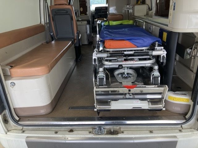 2009 Toyota Hiace 4WDキュウキュウシャ auction photo 12