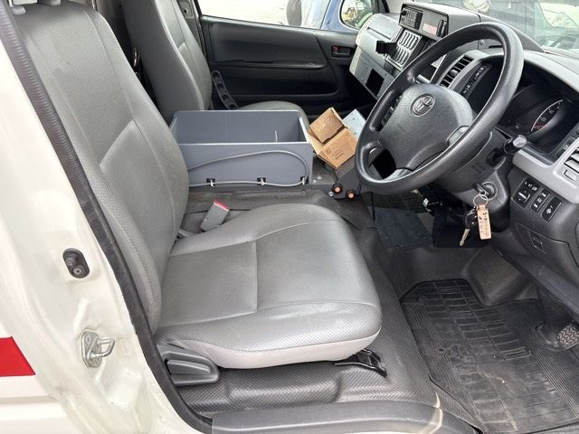 2009 Toyota Hiace 4WDキュウキュウシャ auction photo 8