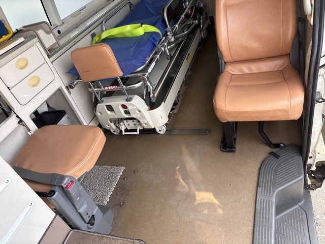 2009 Toyota Hiace 4WDキュウキュウシャ auction photo 11