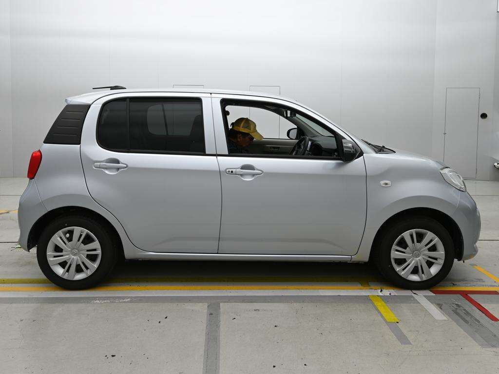 2023 Toyota Passo X auction photo 3