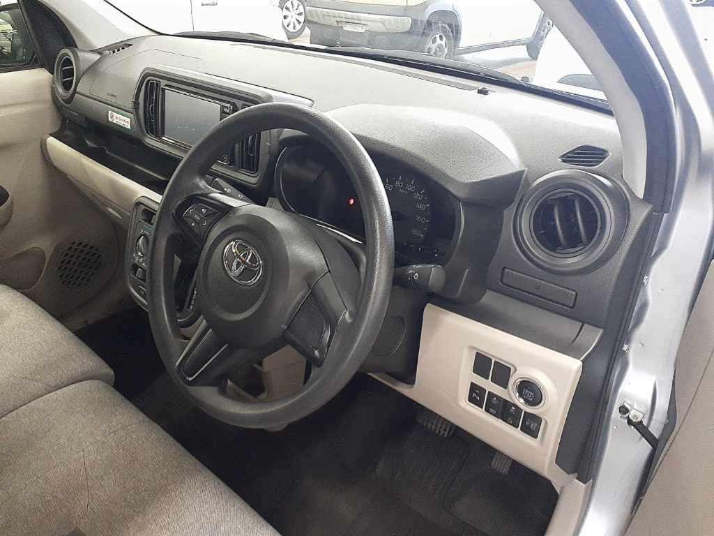 2023 Toyota Passo X auction photo 9