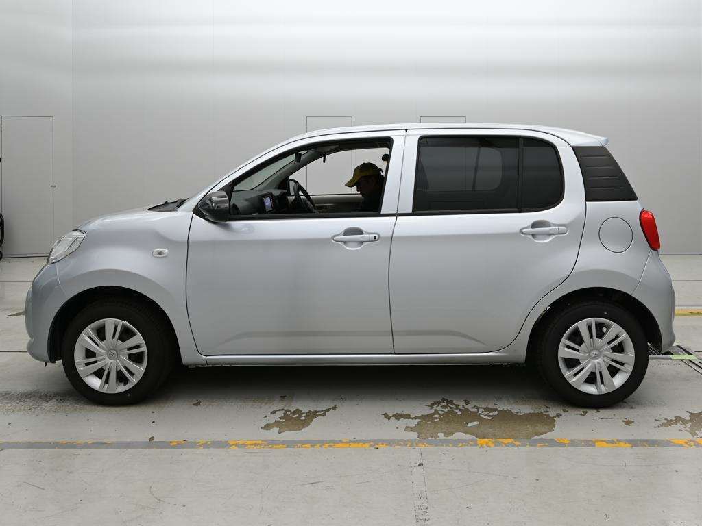 2023 Toyota Passo X auction photo 4