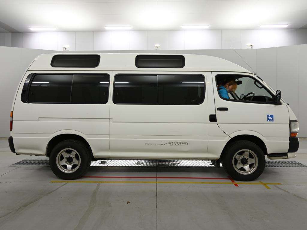 1996 Toyota Hiace DX 4WD auction photo 3