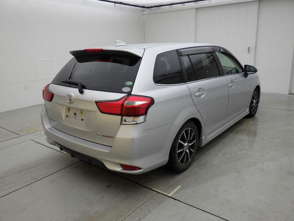 2016 Toyota Corolla Fielder 1.5G Aero Tourer auction photo 2