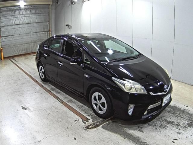 2012 Toyota Prius PHEV S Japan auction vehicle