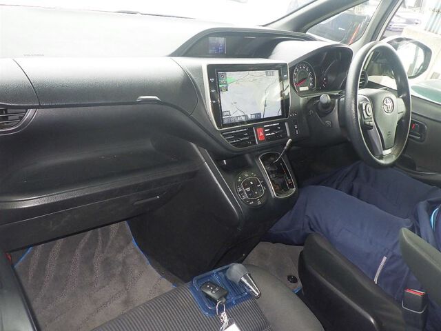 2019 Toyota Noah X auction photo 3