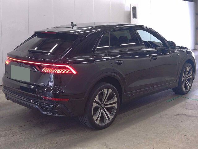 2022 Audi Q8 55TFSIクワトロSライ 4WD auction photo 5