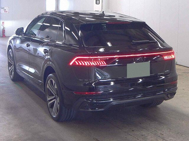 2022 Audi Q8 55TFSIクワトロSライ 4WD auction photo 2