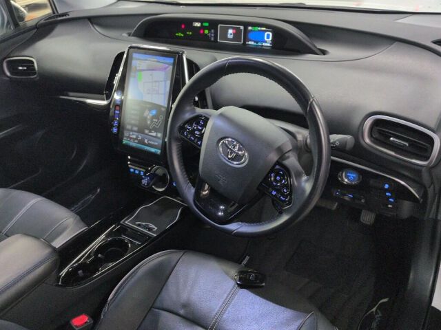 2021 Toyota Prius PHEV S Navi Package auction photo 3