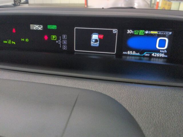 2021 Toyota Prius PHEV S Navi Package auction photo 6