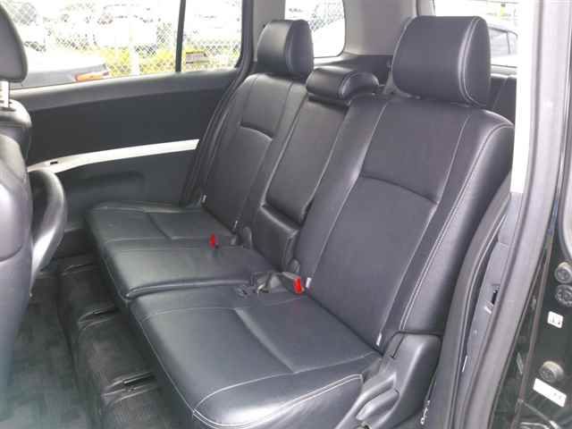 2012 Toyota Isis Platana V Selection White auction photo 9