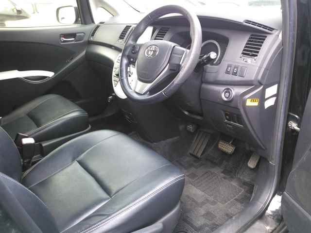 2012 Toyota Isis Platana V Selection White auction photo 3