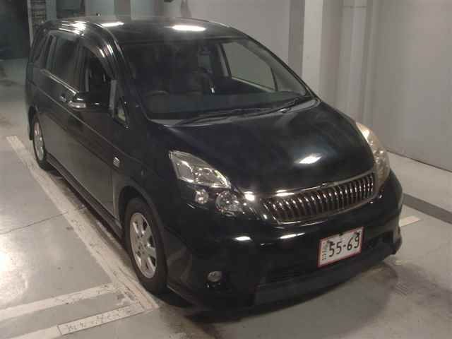 2012 Toyota Isis Platana V Selection White Japan auction vehicle