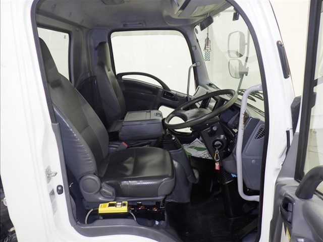 2021 Isuzu Forward Container-only vehicle auction photo 5