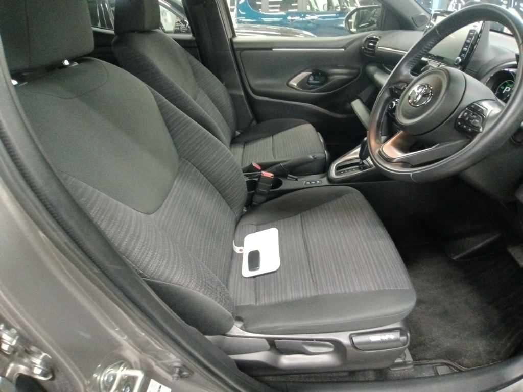 2022 Toyota Yaris ハイブリッドZ auction photo 10