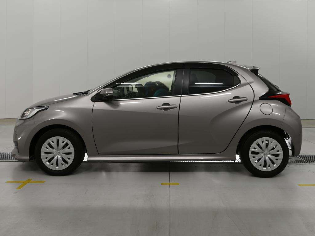 2022 Toyota Yaris ハイブリッドZ auction photo 4