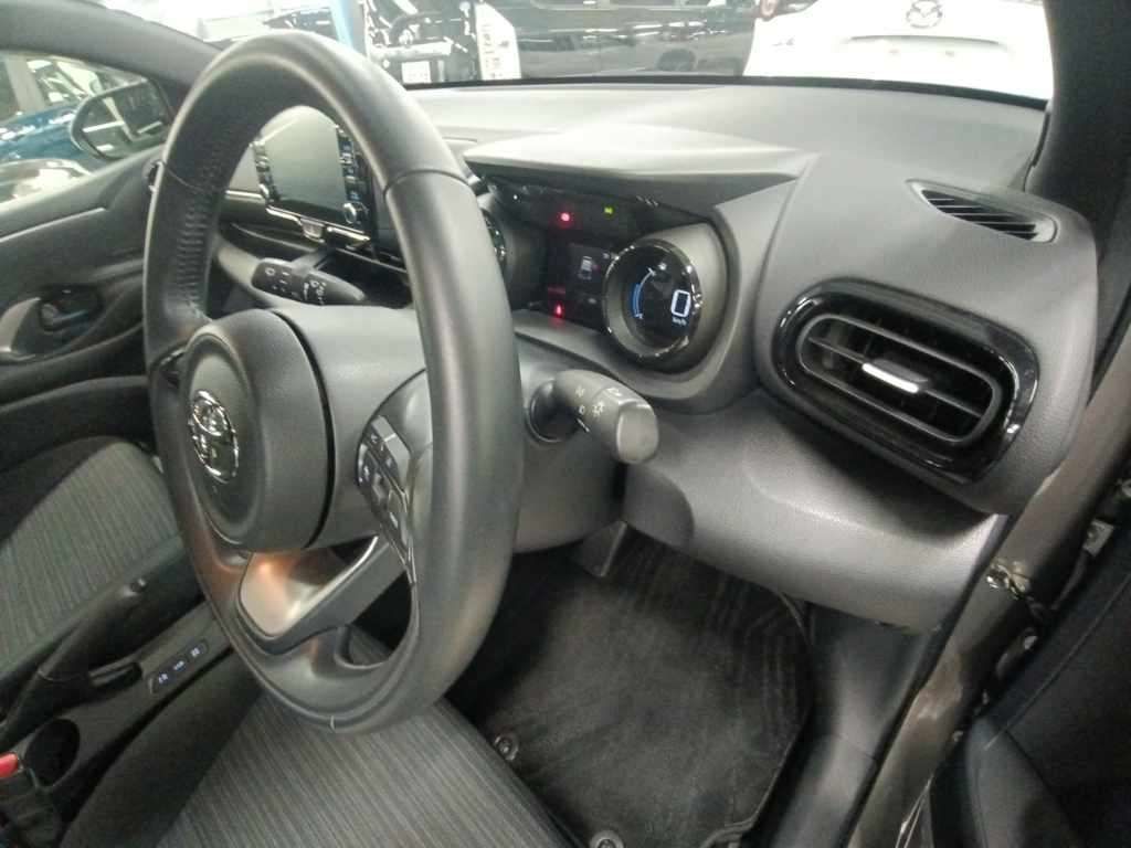 2022 Toyota Yaris ハイブリッドZ auction photo 9
