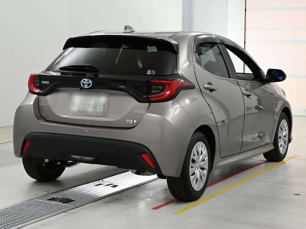 2022 Toyota Yaris ハイブリッドZ auction photo 2
