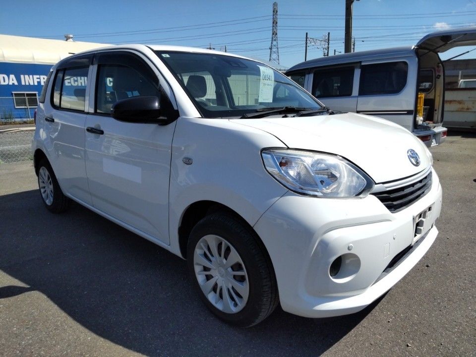 2019 Toyota Passo auction photo 4