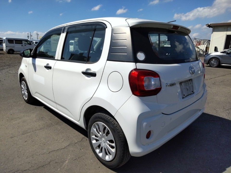 2019 Toyota Passo auction photo 6