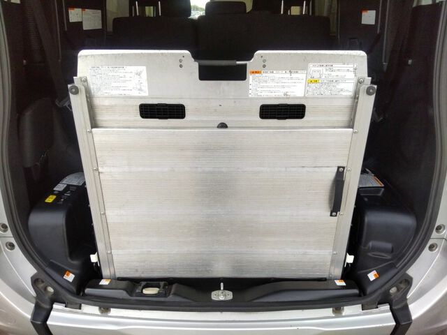 2020 Toyota Noah X Welcab auction photo 6