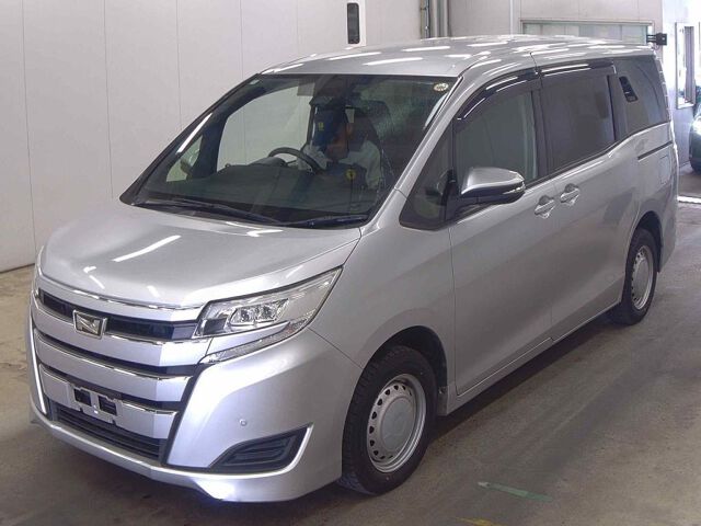 2020 Toyota Noah X Welcab auction photo 4