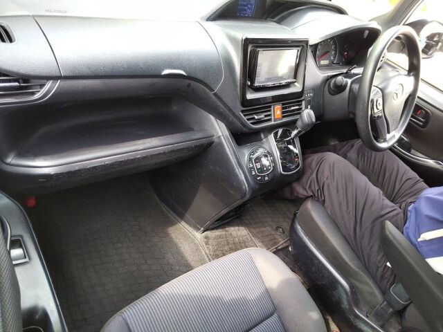 2020 Toyota Noah X Welcab auction photo 3