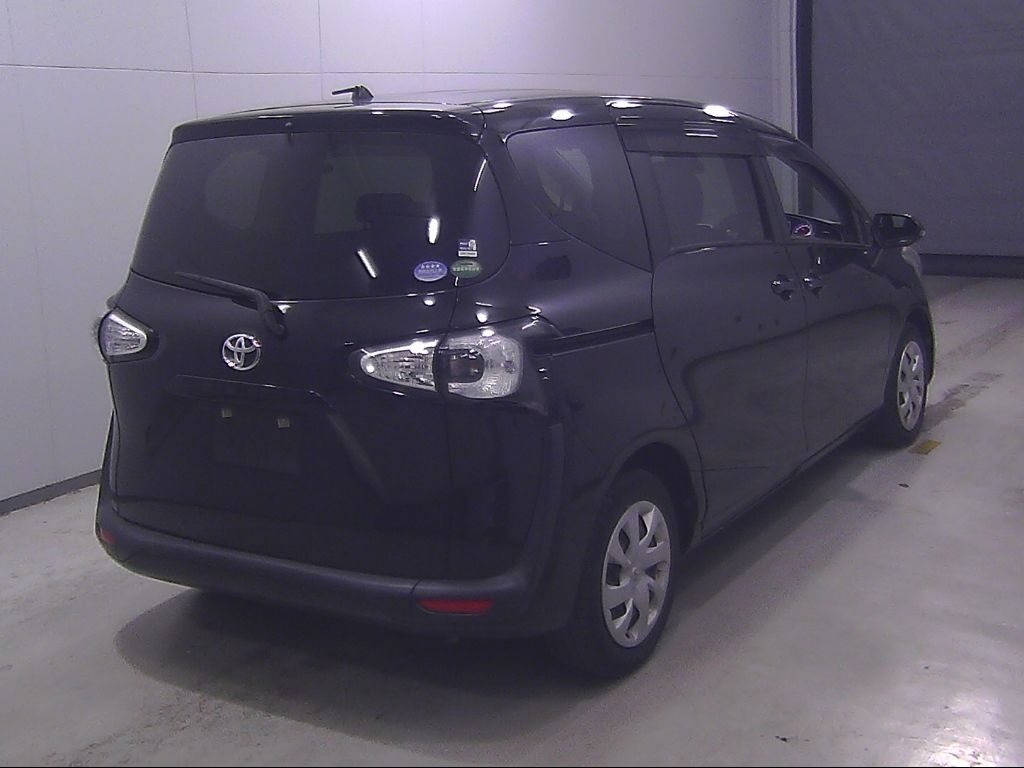 2016 Toyota Sienta G 7 people auction photo 2